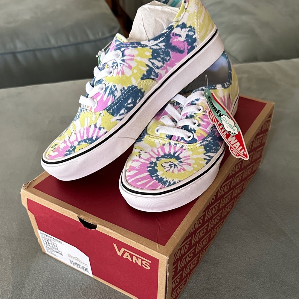 Vans Men’s 6 Women’s 7.5 Colorful Tie-Dye Sneakers with Comfy Cush Insoles